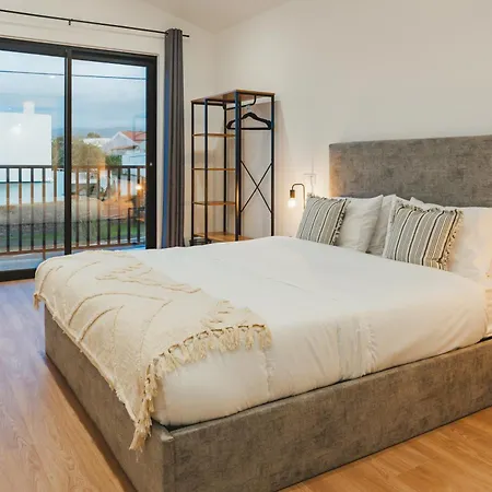 Santana's Place Apartment *