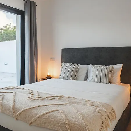 Santana's Place Apartment *